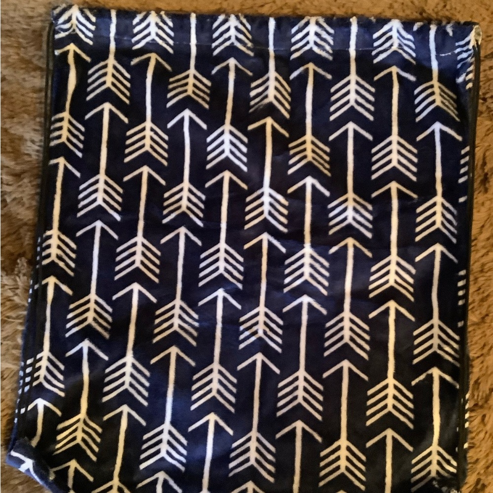 Sew Sweet Minky Drawstring Bag, Navy and White Arrow Pattern Blanket